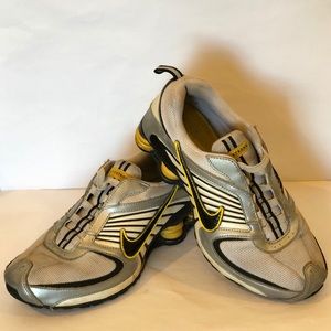 Nike Shox LIVESTRONG Edition.